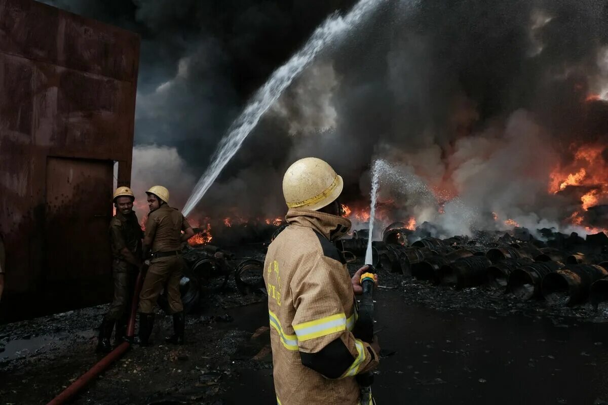 Взрыв на химзаводе Phillips в 1989. Взрыв на химическом заводе в сяньшуе. Взрыв на химическом заводе Phillips Petroleum Company. Взрыв на химическом заводе Филипс в 1989.