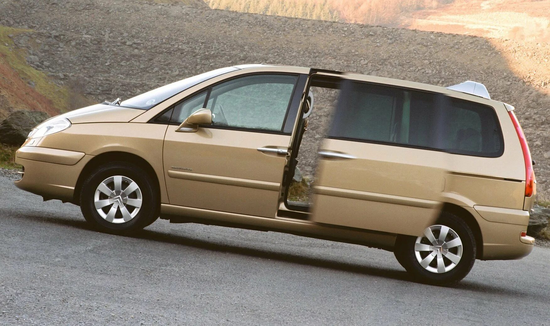 Новые районы спб новостройки. 8 estate. Ауди 80 б4 универсал. 8 estate. Vw alltrack 2015.
