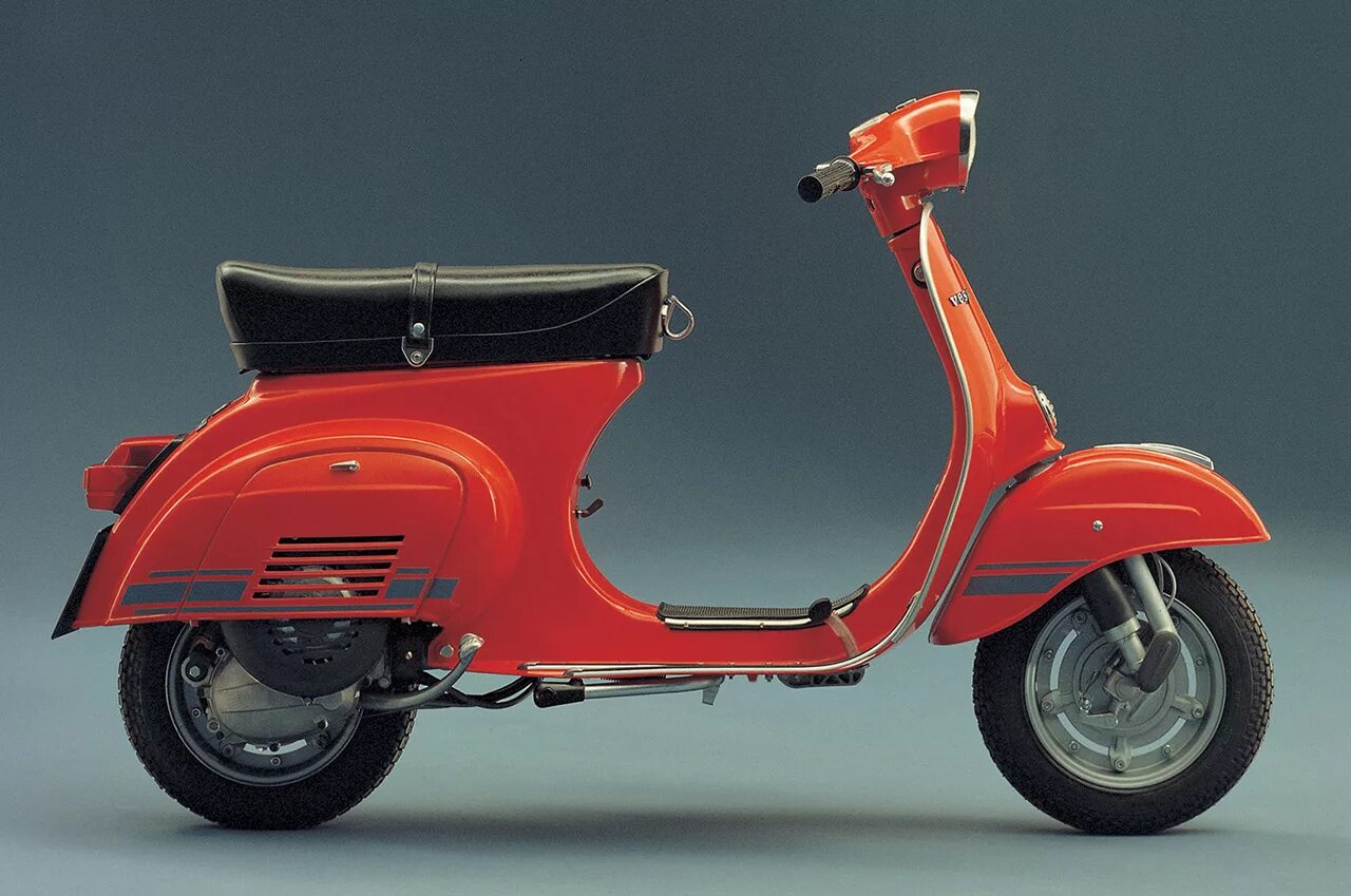 Мотороллер картинки. Скутер vespa primavera. мотороллер италия vespa. мотороллер vespa 125. скутер итальянский веспа.