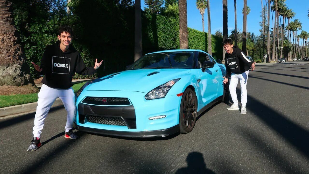 Brothers car. Никола бразерс автомобиль. lucas dobre cars. vs brothers car. the twins by car and i.