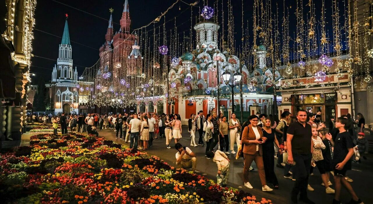 Вднх уличные артисты. Москва пасхальная. Парк зарядье 22 июня. Цветной бульвар москва пасхальный фестиваль. Фестивали на улицах москвы.