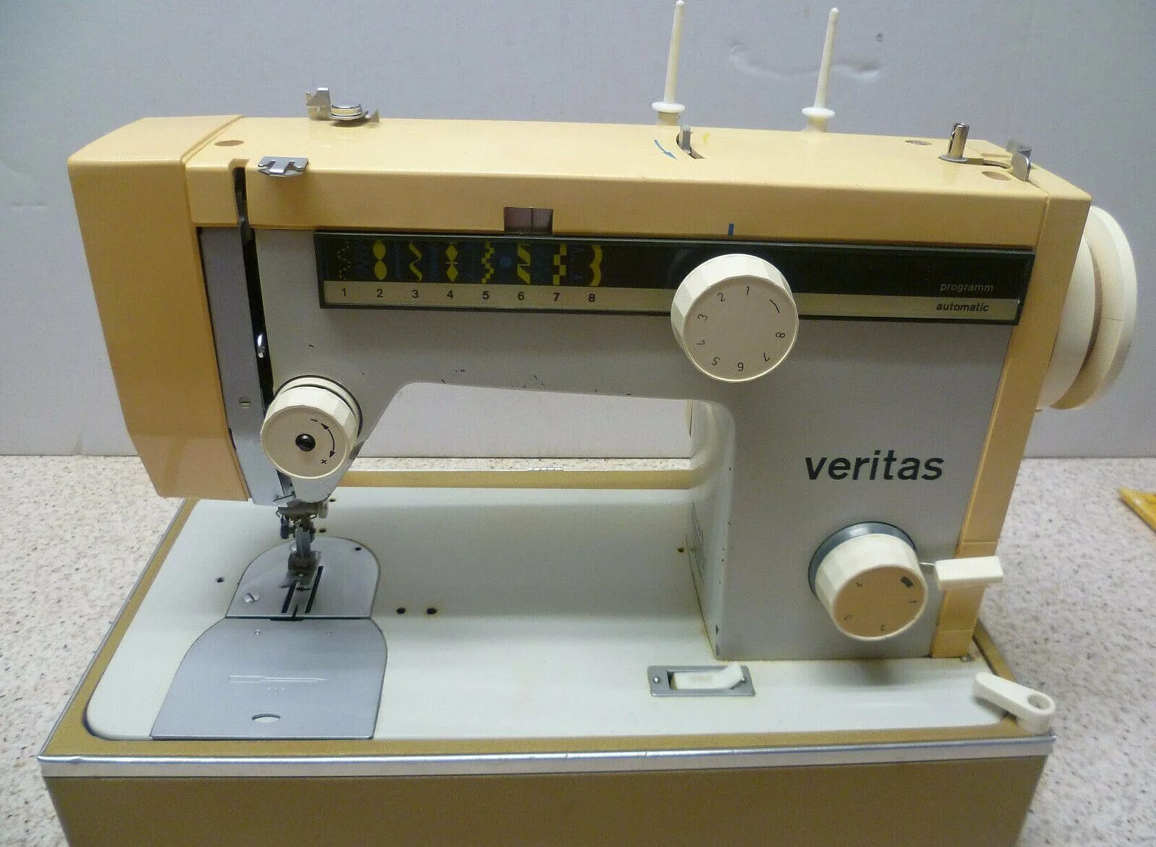 Швейная веритас в москве. Веритас швейная машина 8014/43. Швейная машинка veritas 8014. Veritas швейная машинка 835713. Швейная машинка Веритас электрическая.