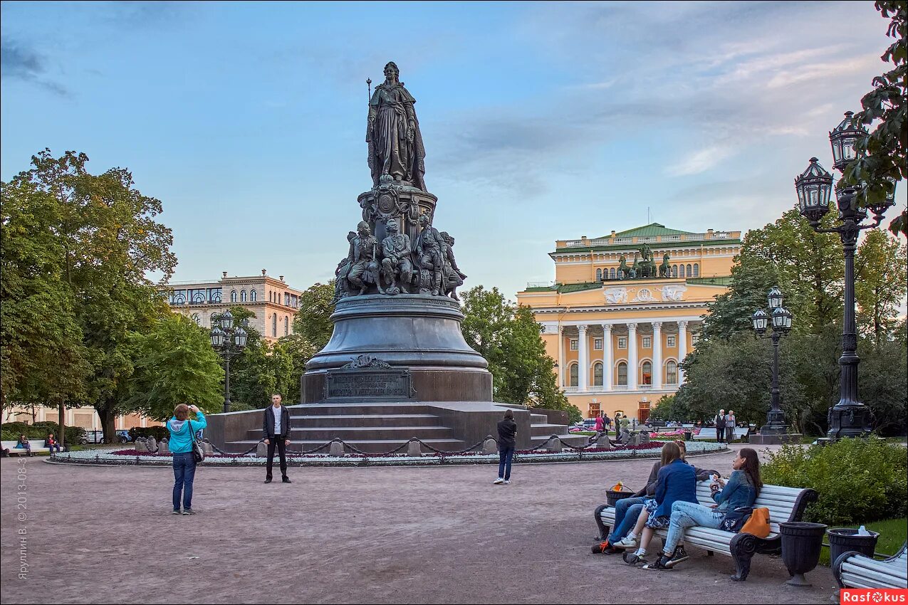 Памятник екатерине ii (санкт-петербург). В каком городе памятник е. В каком городе памятник е. Памятник императрице екатерине ii санкт-петербург. Памятник екатерине 2 в екатерининском саду.