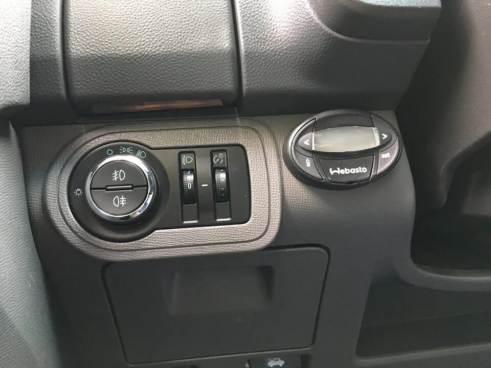 Подогрев сидений Chevrolet trailblazer 2. Трейлблейзер 2014 кнопка USB. Chevrolet trailblazer 2005 подогрев сидений. Chevrolet trailblazer 2018 подогрев сидений. Кнопка обогрева шевроле