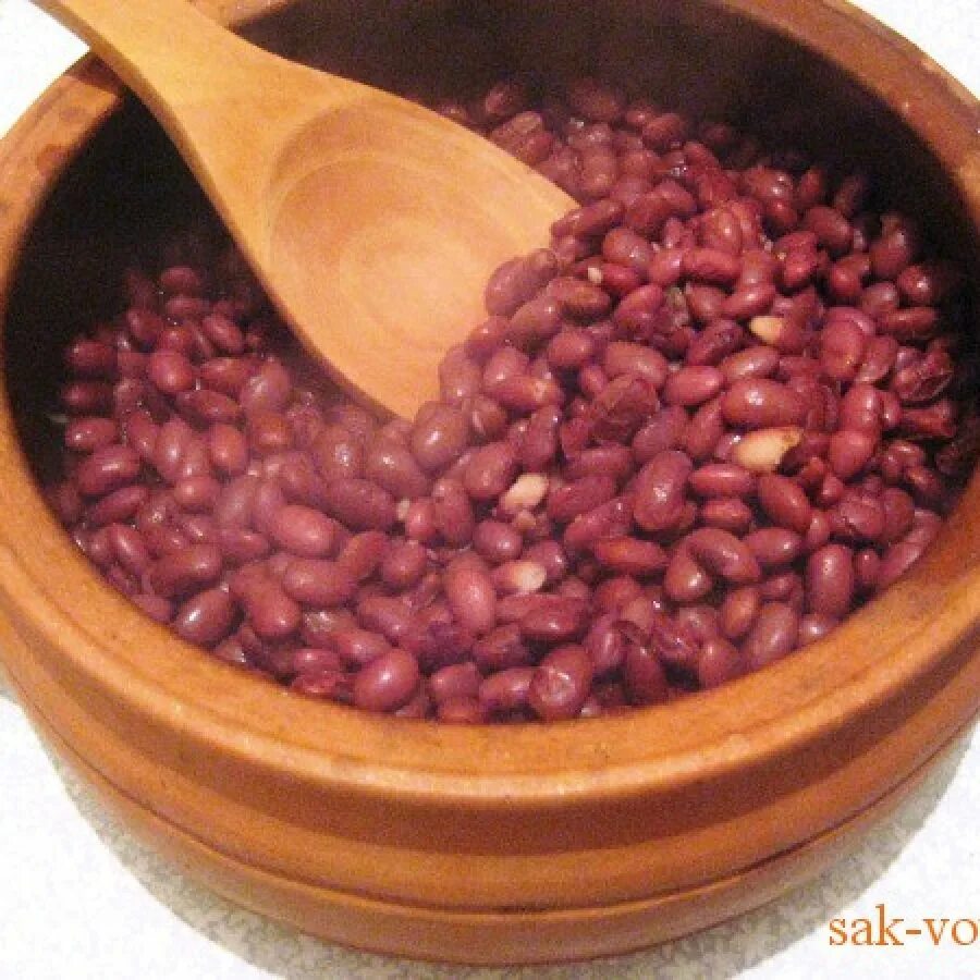 лобио красное в горшочке. свинина в горшочках с фасолью. печеная в горшочке фасоль. фасоль в горшочке с овощами. рецепты фасоли в горшочках.