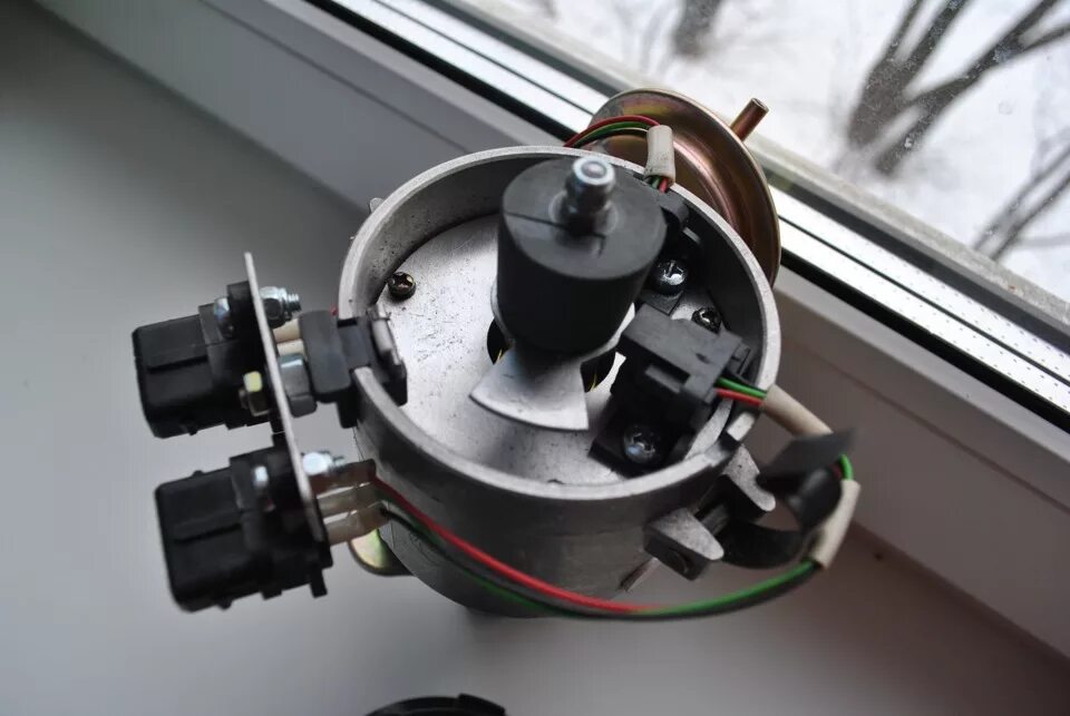 Зажигание датчик холла. Подводное зажигание на газ 53. трамблёр змз 402 с датчиком холла. датчик холла уаз 3151. подводное зажигание на уаз 402 двигатель.