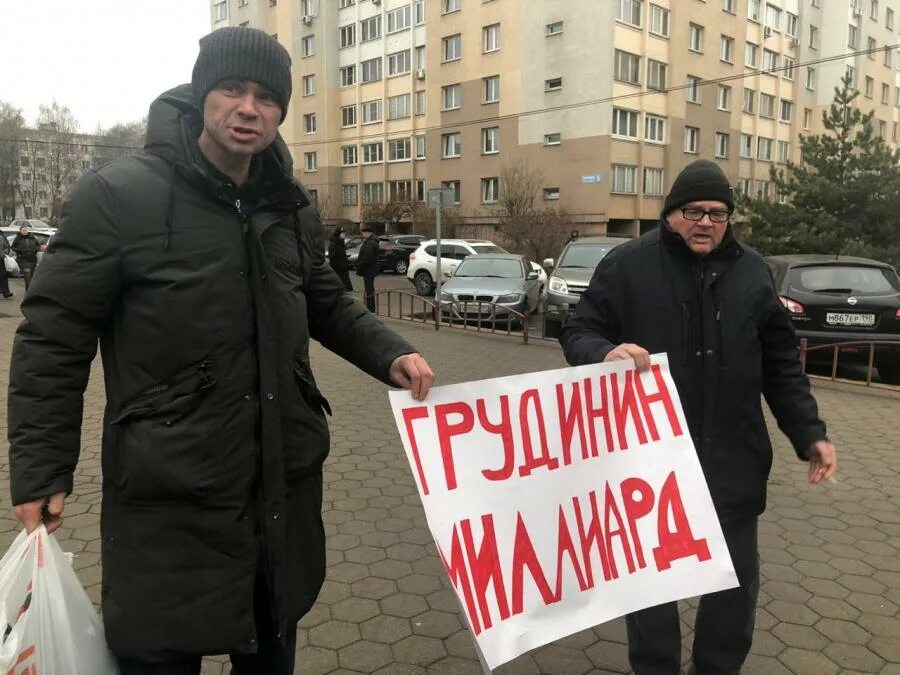 Провокатор мужчина.