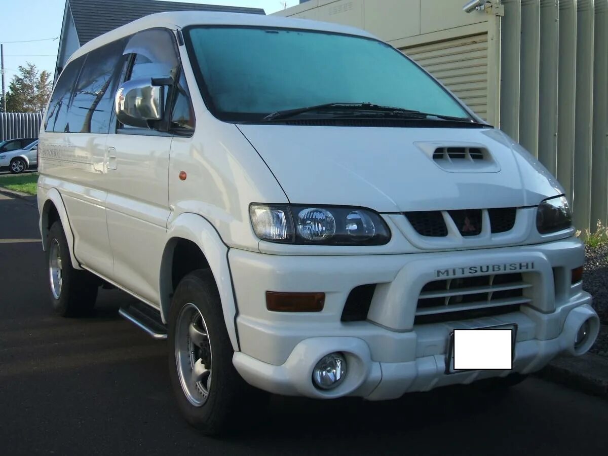 Мицубиси Делика 2003. Делика Шамоникс. Delica Space Gear/Cargo. Mitsubishi Delica 4x4. Купить мицубиси делику во владивостоке