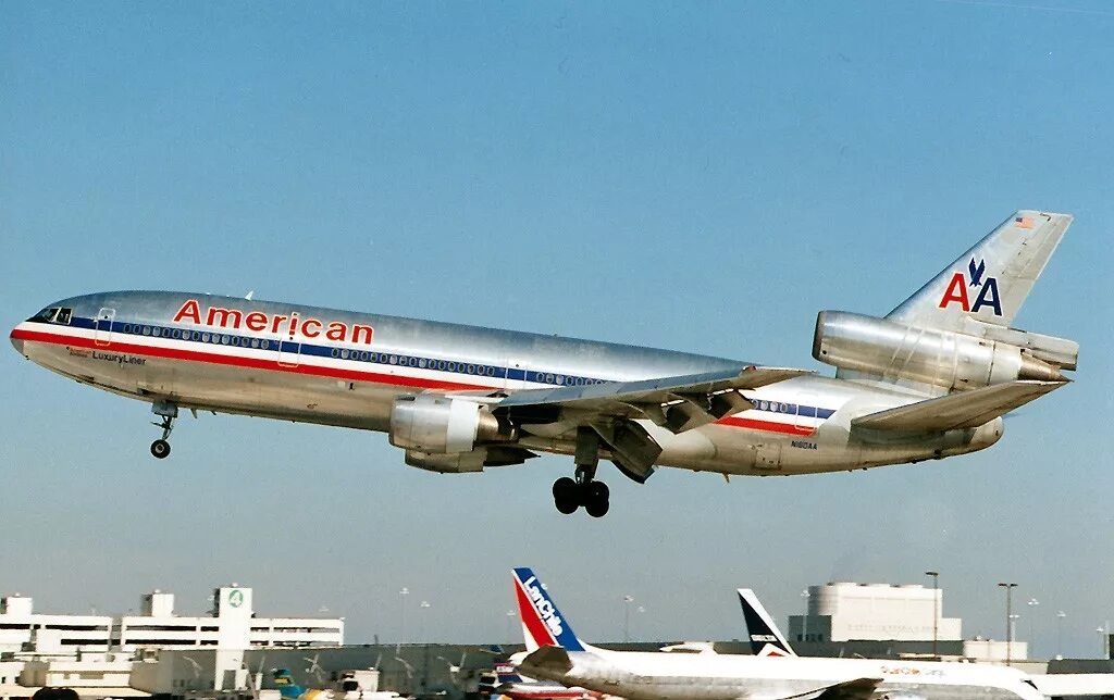 Рейс american airlines. MCDONNELL Douglas DC-10 American Airlines. Douglas DC 10 Американ Эйрлайнс. American Airlines MCDONNELL Douglas DC-10-10. Рейс 191 American Airlines.