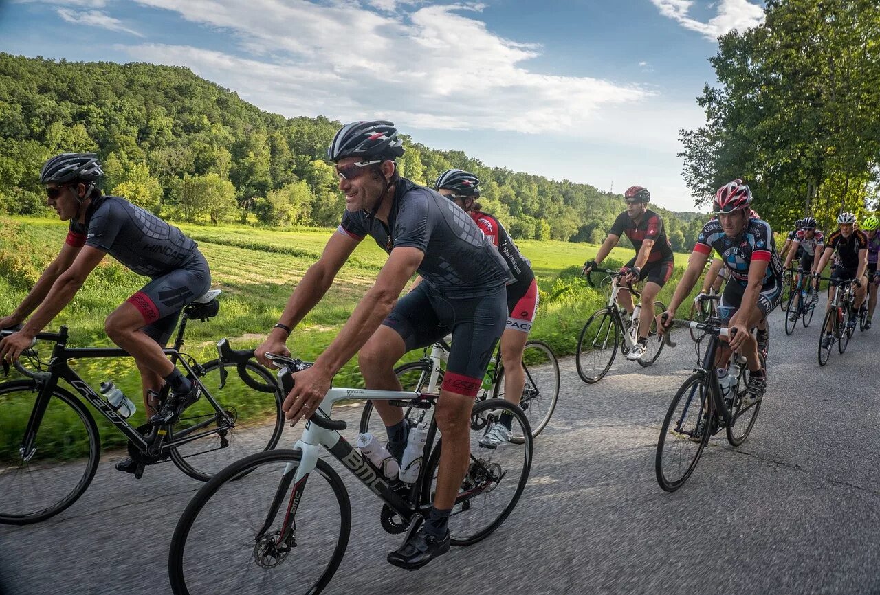 Ride their bikes. Велосипед спорт. Велогонки на горных велосипедах. Катание на велосипеде. Летний спорт.