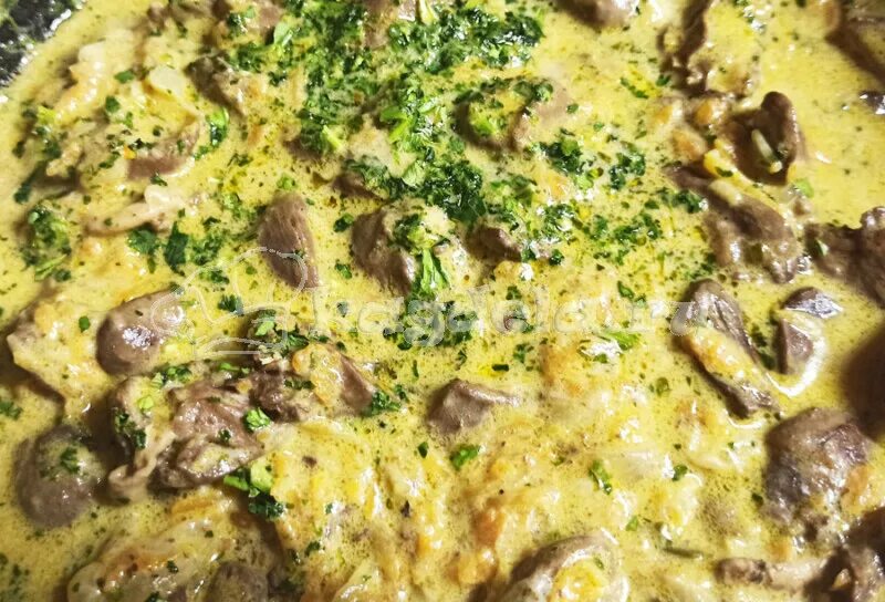 Сердце в сметане рецепт. Куриные сердечки в сметанном соусе. куриные сердечки в сметане с макаронами. куриные сердечки в сметане с луком и морковью. куриные сердечки в сметанном соусе с морковью.