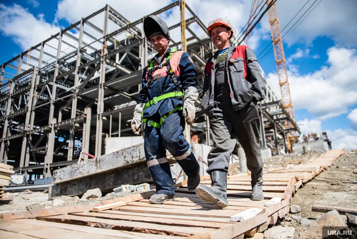 Вахта сургут работодатель. Электрик вахта. Подсобный рабочий вахта. Арматурщик. Вахтовый метод работы.