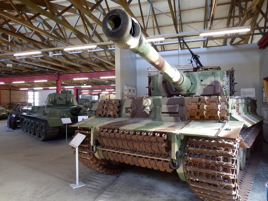 Военный музей танков. Мюнстер Германия танковый музей. Немецкий танк тигр музей Германии. Музей военной техники 2 мировой войны Германии. Танк тигр Мюнстер.