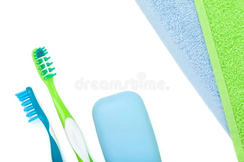 Расческа полотенце. Зубные щетки и мочалки. Зубная щётка мыло полотенце. Зубная щетка расческа. Мыло расческа зубная щетка.