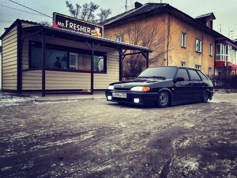 Bmw 7 e38 бандитская. Бандиты 90х в кожанках. Бандиты на машинах. Бандитская улица. Bmw e38 бандитская.