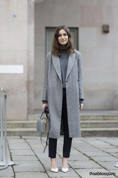 Women's Grey Coat, Grey Crew-neck Sweater, Grey Jeans, Grey Suede Ankle Boots Gr