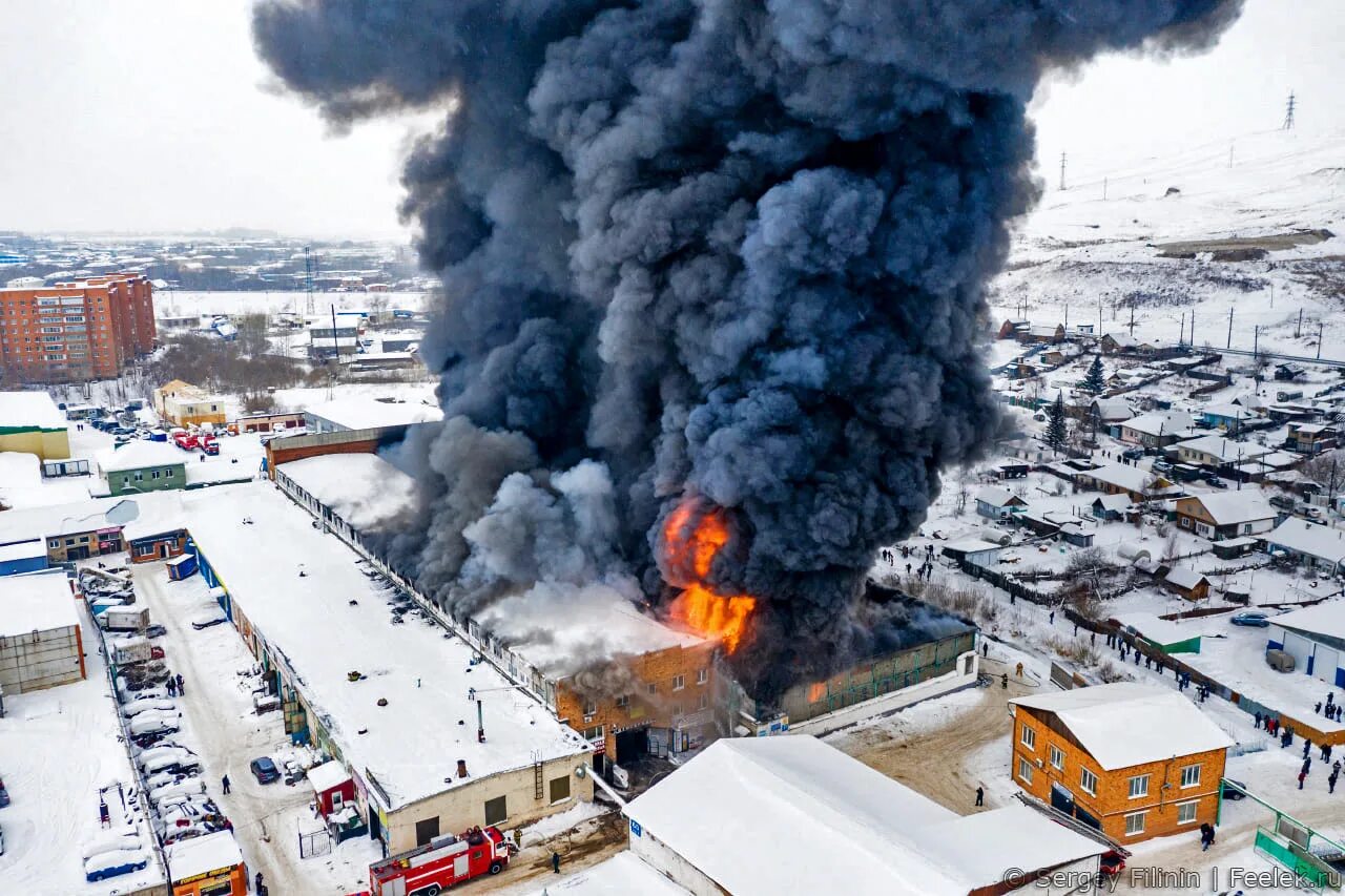 Самосклад дубровка пожар. Горит озон в москве. 18. Пожар фото. Пожар на складе.