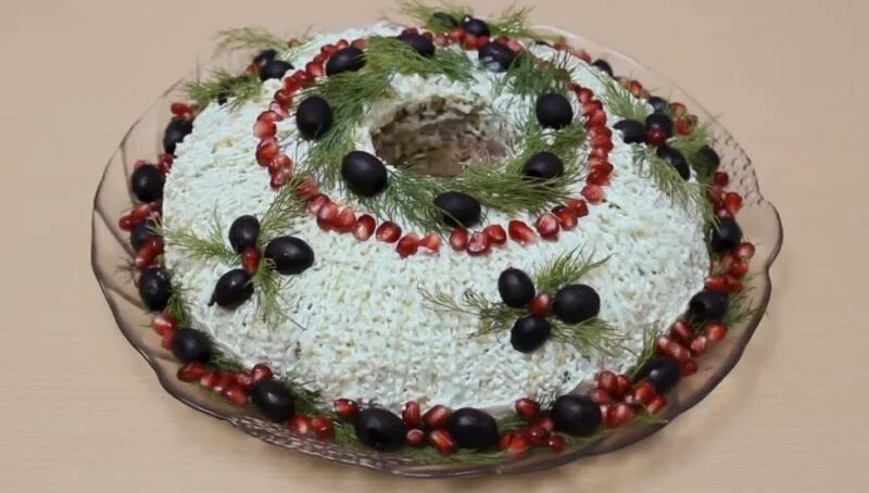 салат купеческий новогодний. салат купеческий с языком. салат купеческий со свининой. салат купеческий с ветчиной. салат по купечески.