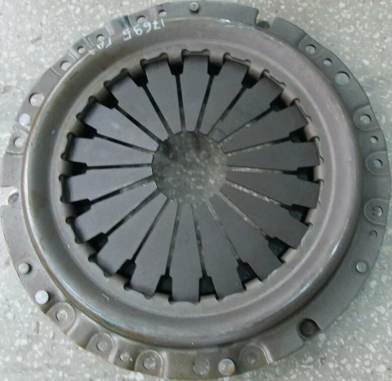 Корзина 245. Корзина сцепления газ валдай д245. 4301-1601090-20 корзина сцепления. Комплект сцепления газ 3309 д245 артикул. Диск 4301-1601090-20 сцепления нажимной.