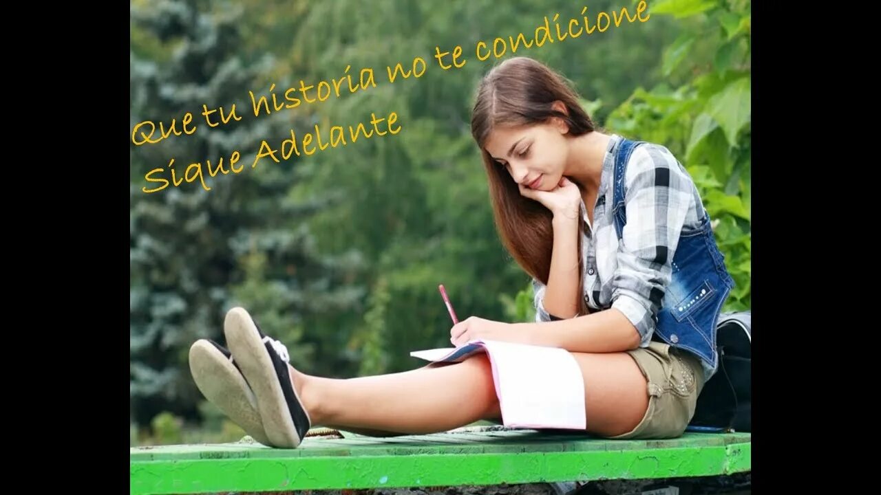 Девушки которые сидят на лице. Девушка сидит вид сверху. Девушки которые сидят на лице. Села на шецо. Девушка.