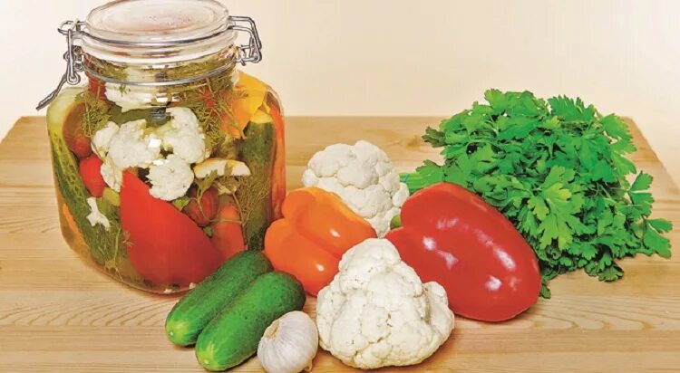 Тушеная капуста постная. Овощное ассорти по корейски. Капуста ассорти. Цветная капуста микс. Капуста ассорти.