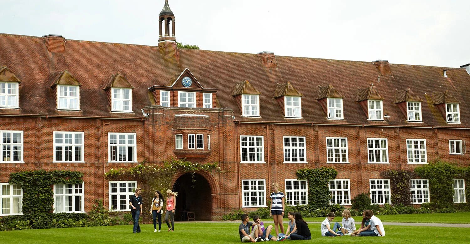 Москва английский колледж. Radley College Оксфорд это. Средние школы Великобритании Brighton College.. Малверн колледж Англия. Школа St. Francis' College Великобритания.