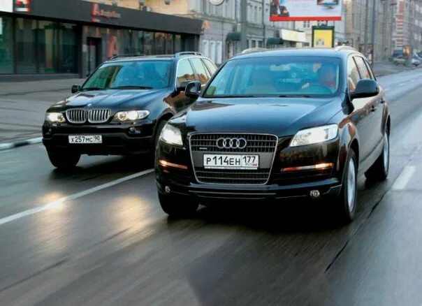 Ауди аск. BMW Audi q7. Audi q5 и х5. Q5 и q7 рядом. А7 and q7.