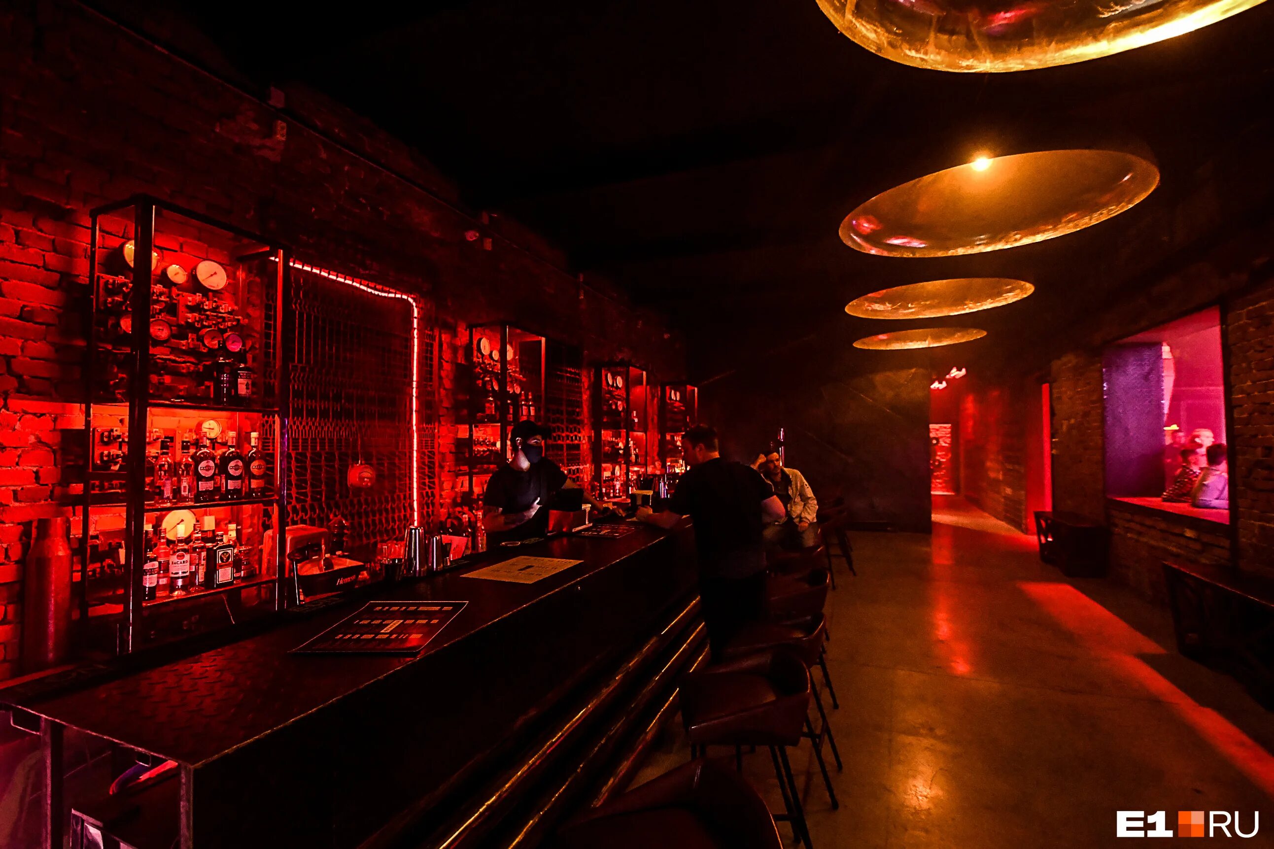 Бар фабрика. Metro center лиговский. Бар подвал иваново. Почему закрыли клубы. Барракуда кемерово.
