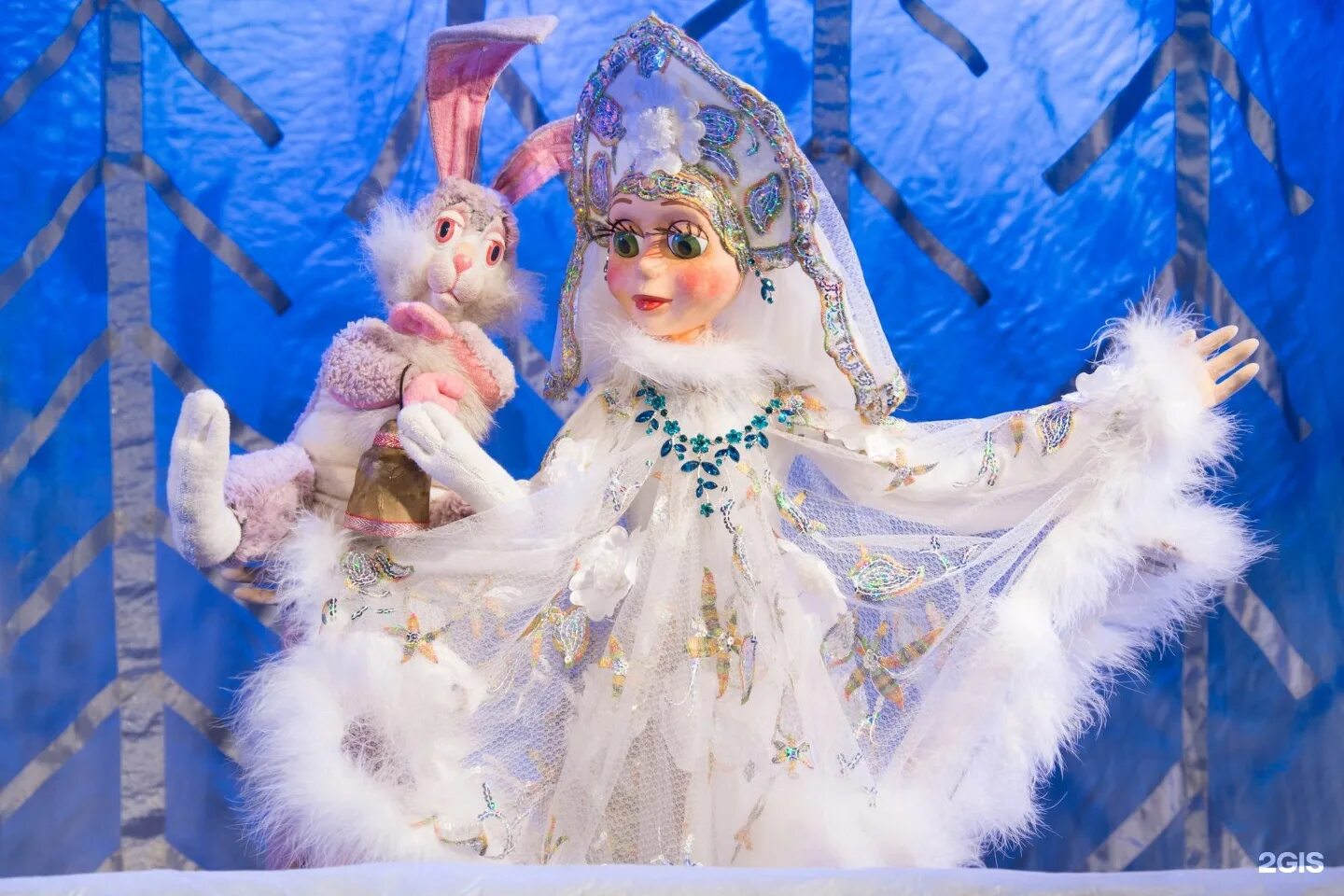 Новогодний спектакль для детей. Кукольный театр новогоднее представление. Новогодний кукольных театр и дети. Кукольный спектакль Снегурочка.