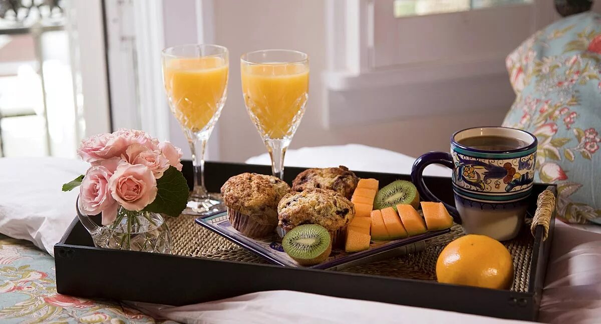 Красивый завтрак. Романтический завтрак в постель. Завтрак в постель для любимой. Утро ужин. Красивый завтрак.