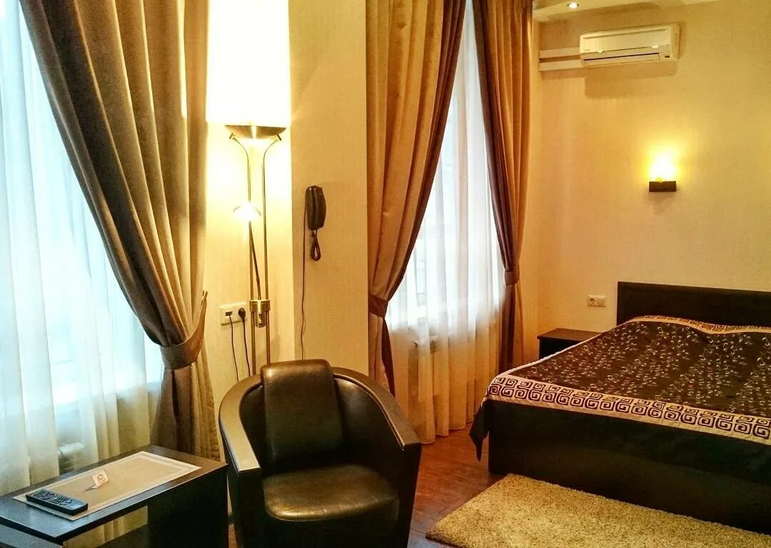 Отель на социалистической ростов на дону. Мини-гостиницы в ростове. Ростов (гостиница, ростов-на-дону). Гостиница ростов мартон дон номера. Суворова, 23.