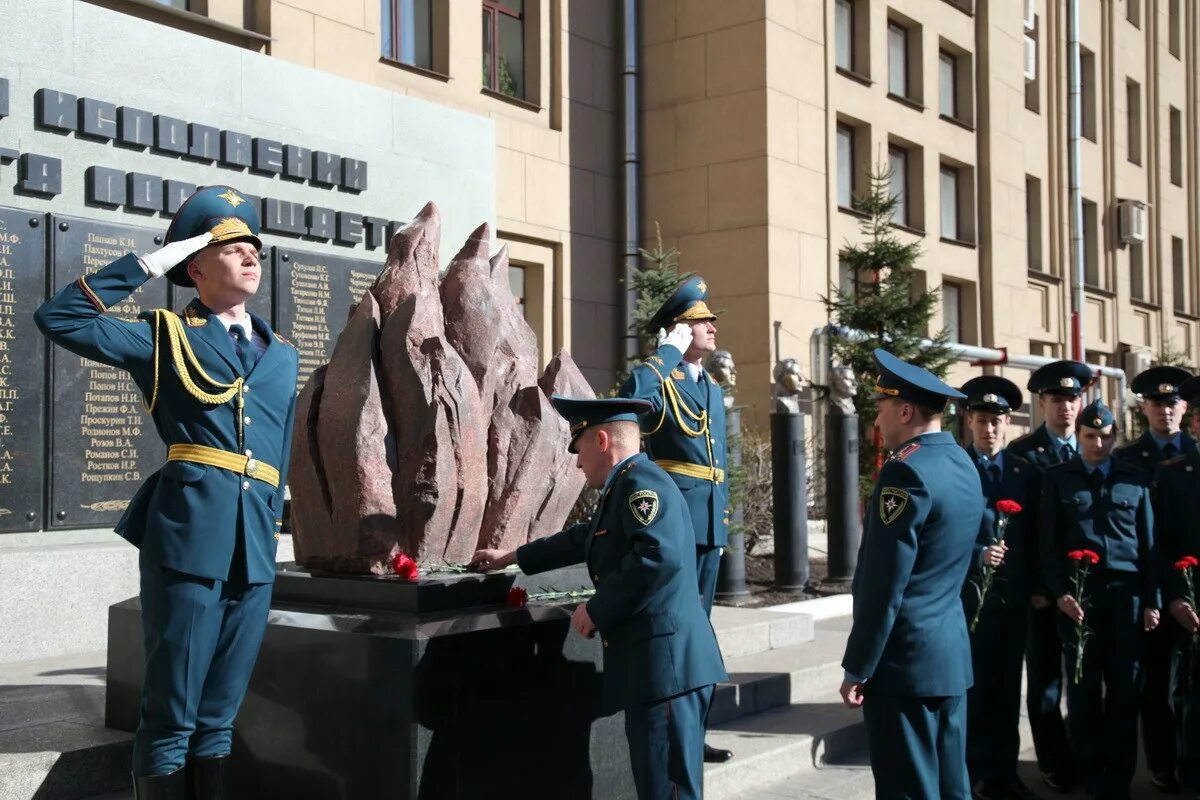 Последние новости в россии спб. МЧС Питер университет. УГПС МЧС. СПБ УГПС МЧС России. Санкт-Петербург Московский проспект 149 университет МЧС.