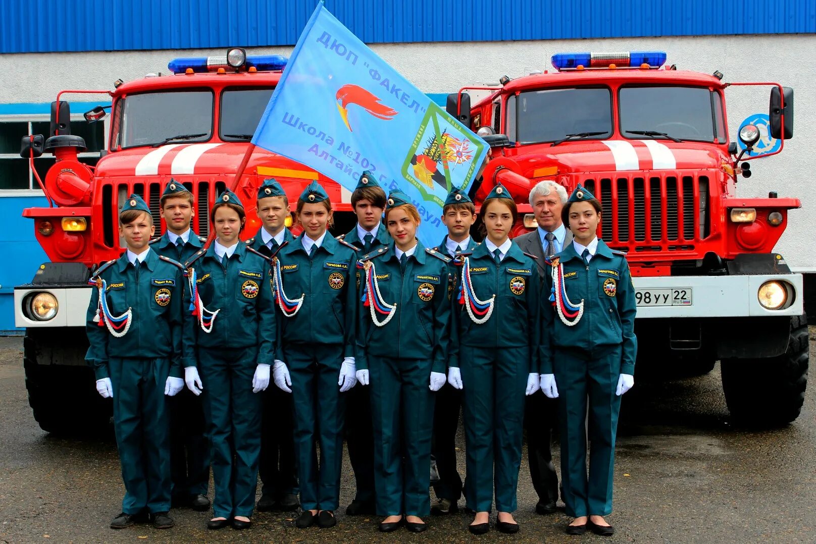 Юный пожарный в каком году. 3 Пожарная часть Барнаул. Пожарная часть 6 Барнаул. Форма для юных пожарных. Пожарная дружина.