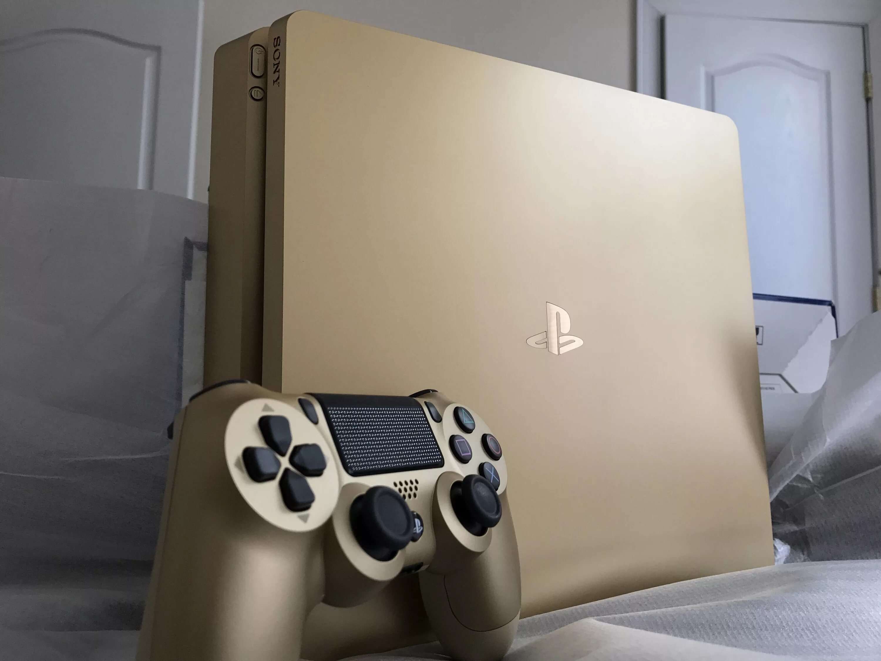 Пс 4 про слим. Ps4 Slim Gold. Ps4 Slim Gold Edition. Sony Gold ps4. Ps4 Slim PLAYSTATION Edition.