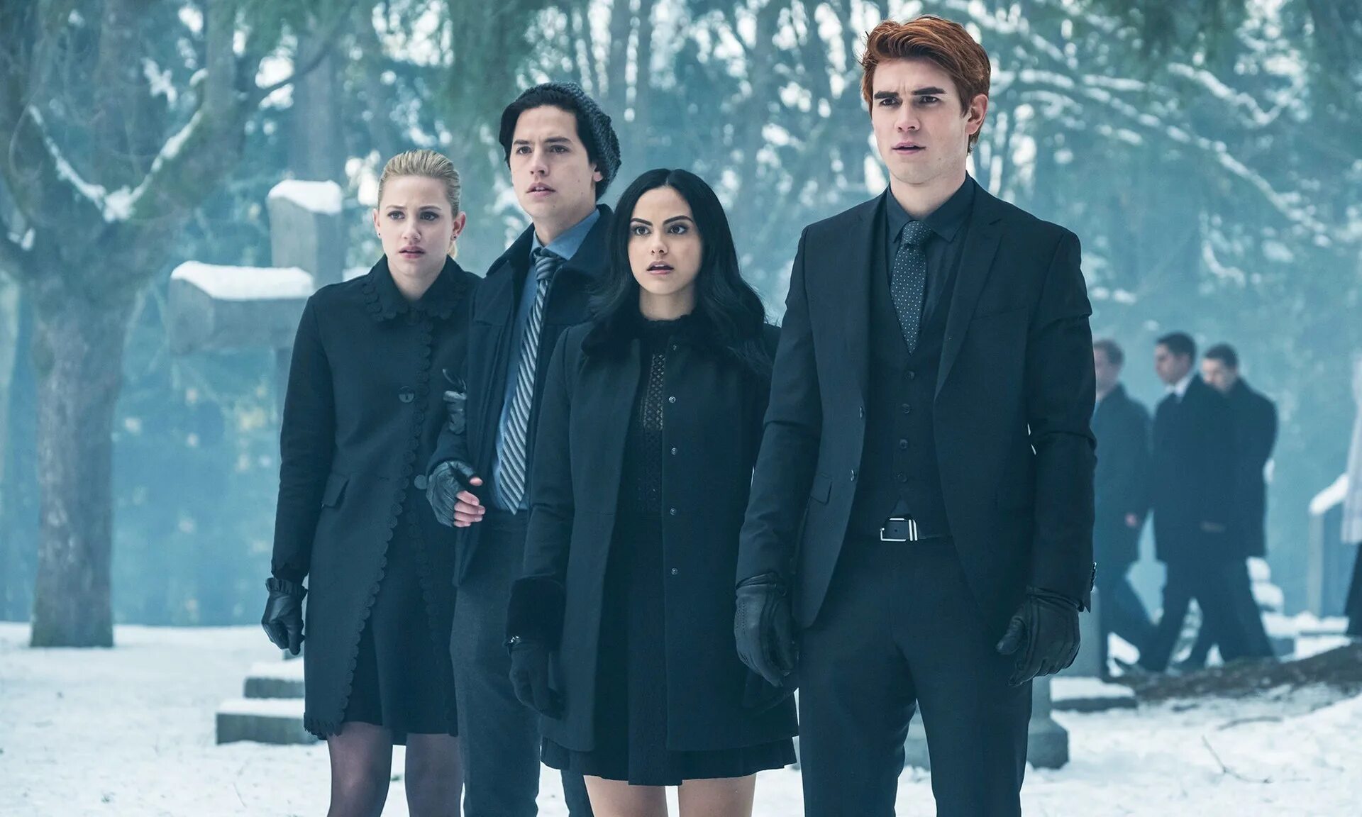 Чудотворцы сериал 3 сезон. Когда выйдет 7 3 5. Сериал ривердейл 2 сезон. Мано риос и арон пайпер. Чужестранка сериал 4 сезон.