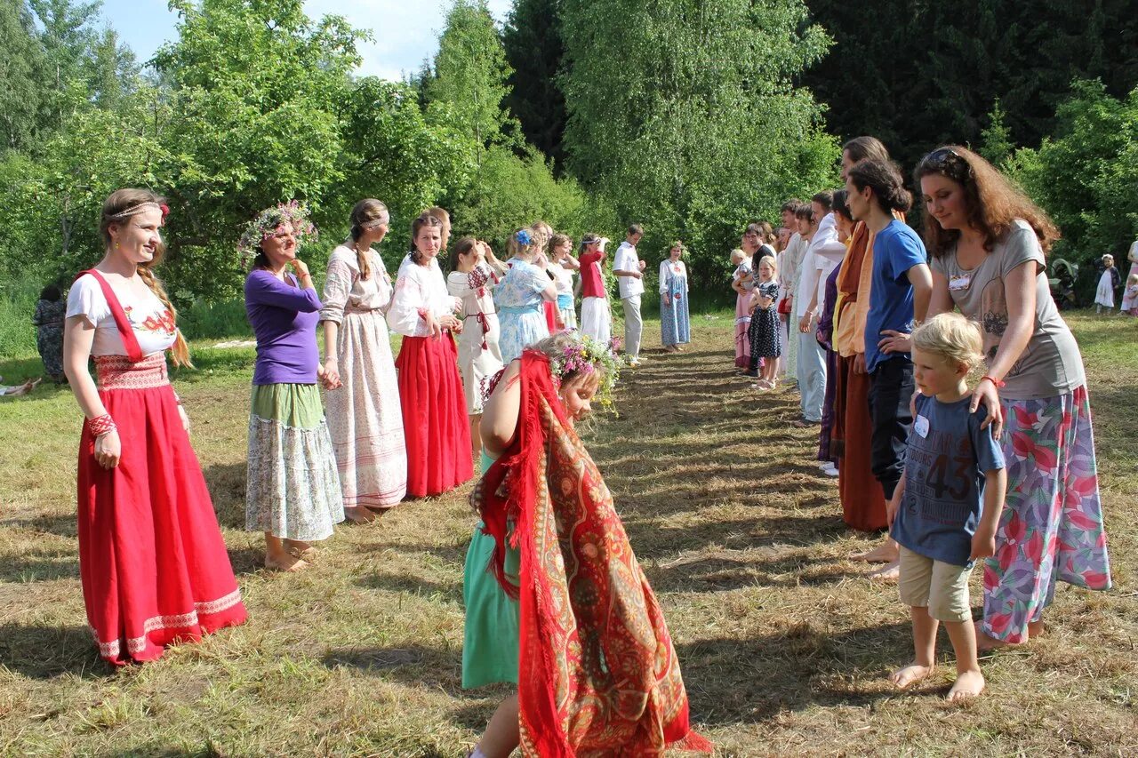 Родовое поместье благодатное новосибирская область. Поселение родовых поместий ковчег. Поселение ведруссия краснодарский. Сказочный край. Родовое поместье дети.