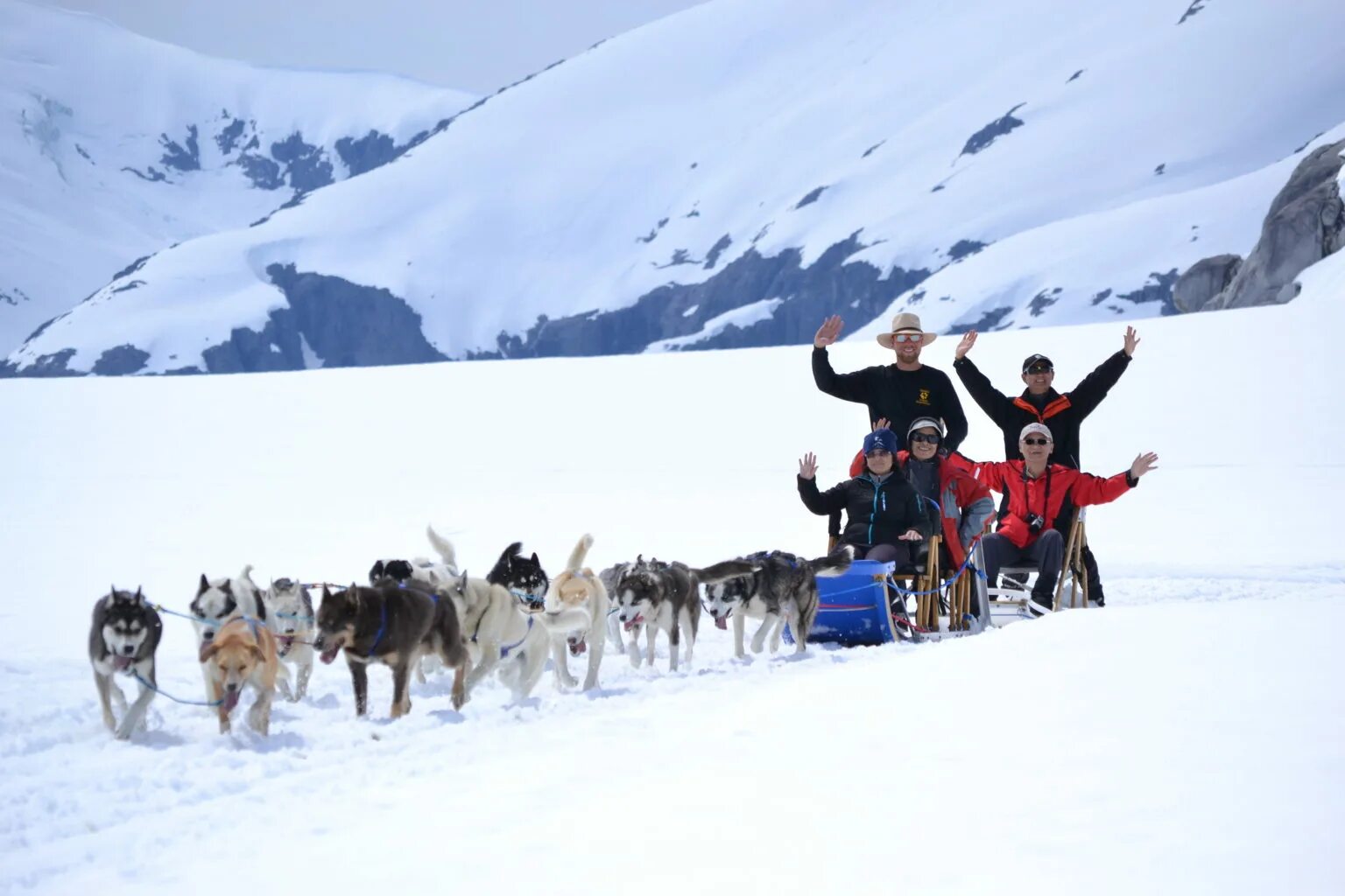 Аляска Iditarod. Dog sledding in Alaska. Аляска упряжка. Собачья упряжка.