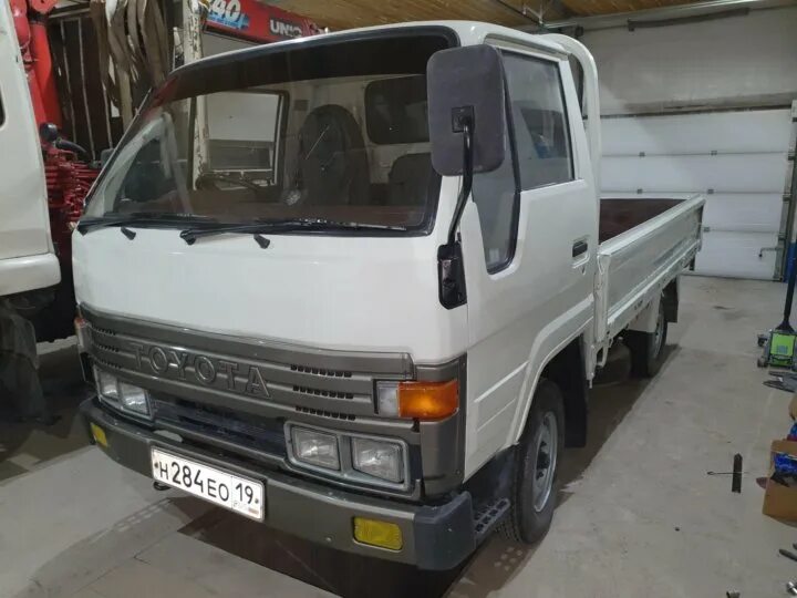 Toyota hiace 1992 грузовик. Toyota dyna 100. Тойота хайс грузовой бортовой. Тойота хайс грузовик 91 года. Тойота тойо айс самосвал.