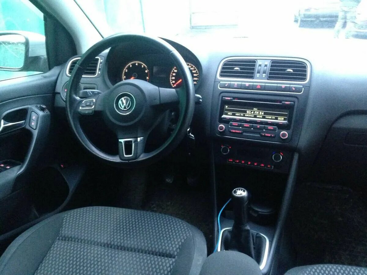Фольксваген поло седан 2012 салон. Фольксваген поло седан 2010 салон. Volkswagen polo 2011 салон. Фольксваген поло 2010 салон. Салон поло 2011.