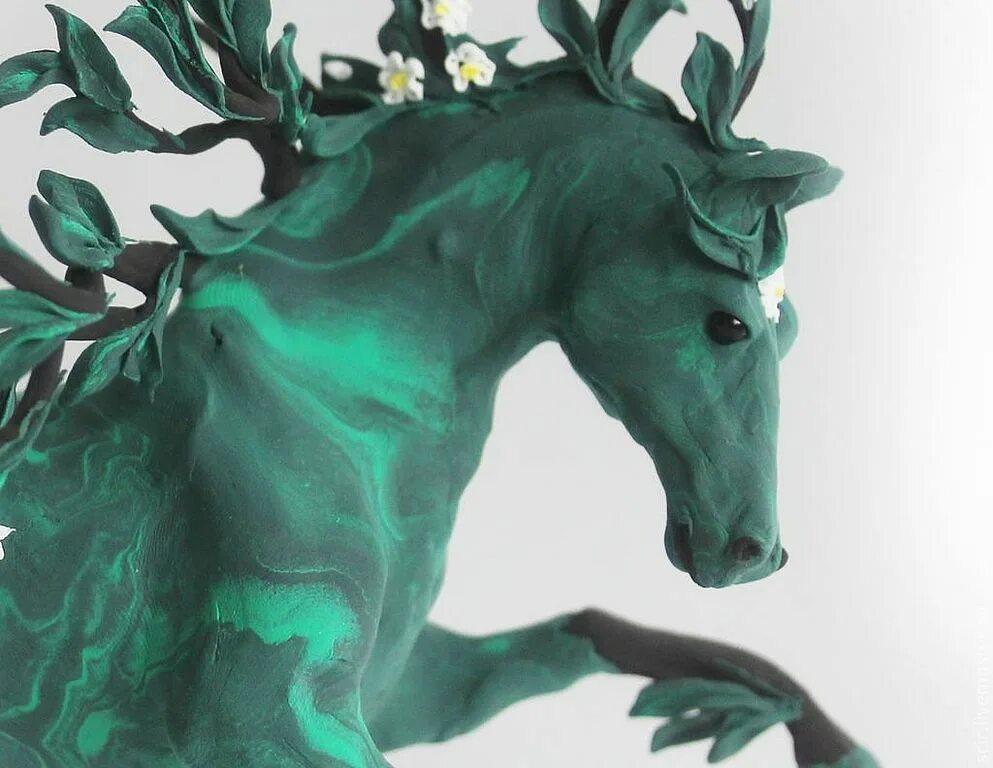 Зеленый конь эстетика. Horse valley рейчел. И. Корда изумрудного цвета для лошадей. Изумрудная лошадь.