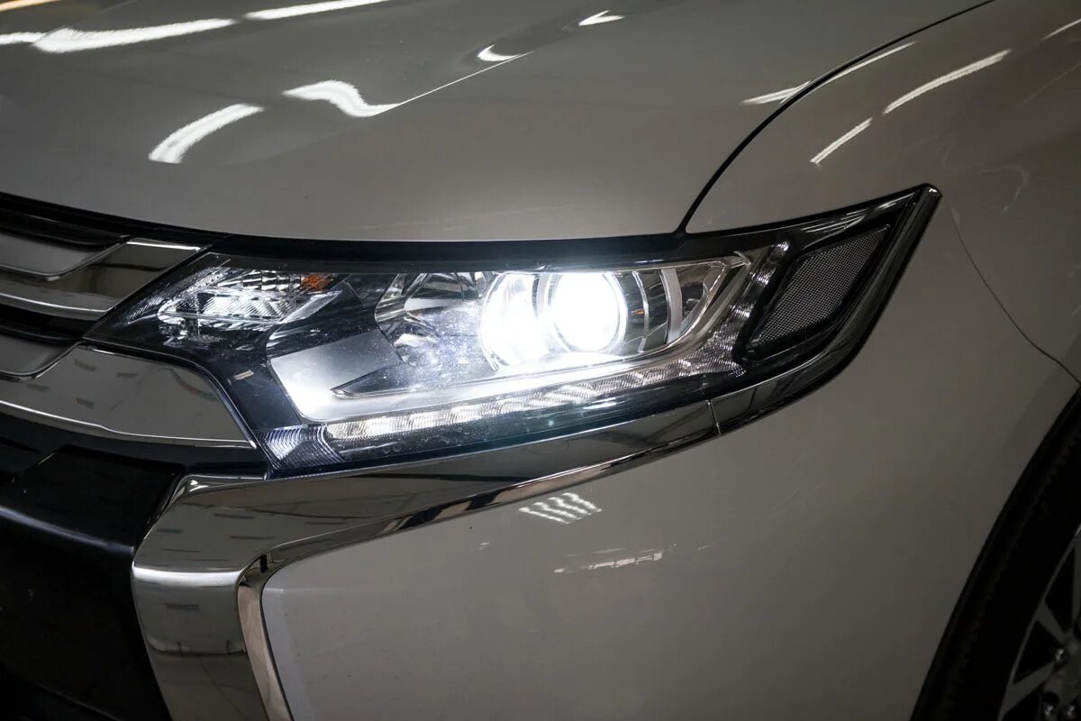 Mitsubishi Outlander 2022 led фары. Led фары Outlander 3 2013. Led фары Outlander 3. Фары Митсубиси Аутлендер 3 диодные.