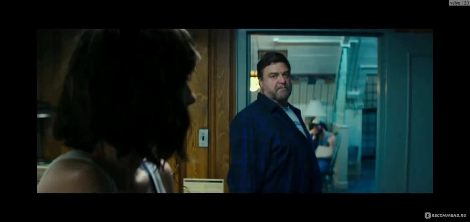 Скотт портер 10 лет спустя. Люк эванс 10 на 10. Год 10 трейлер. Год 10 трейлер. Кловерфилд 10 бункер.