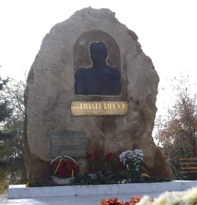 Молдова открывает. Памятник генералу Инзову в Болграде. Памятник генералу Инзову в Тараклии. Памятники в г. Тараклия.