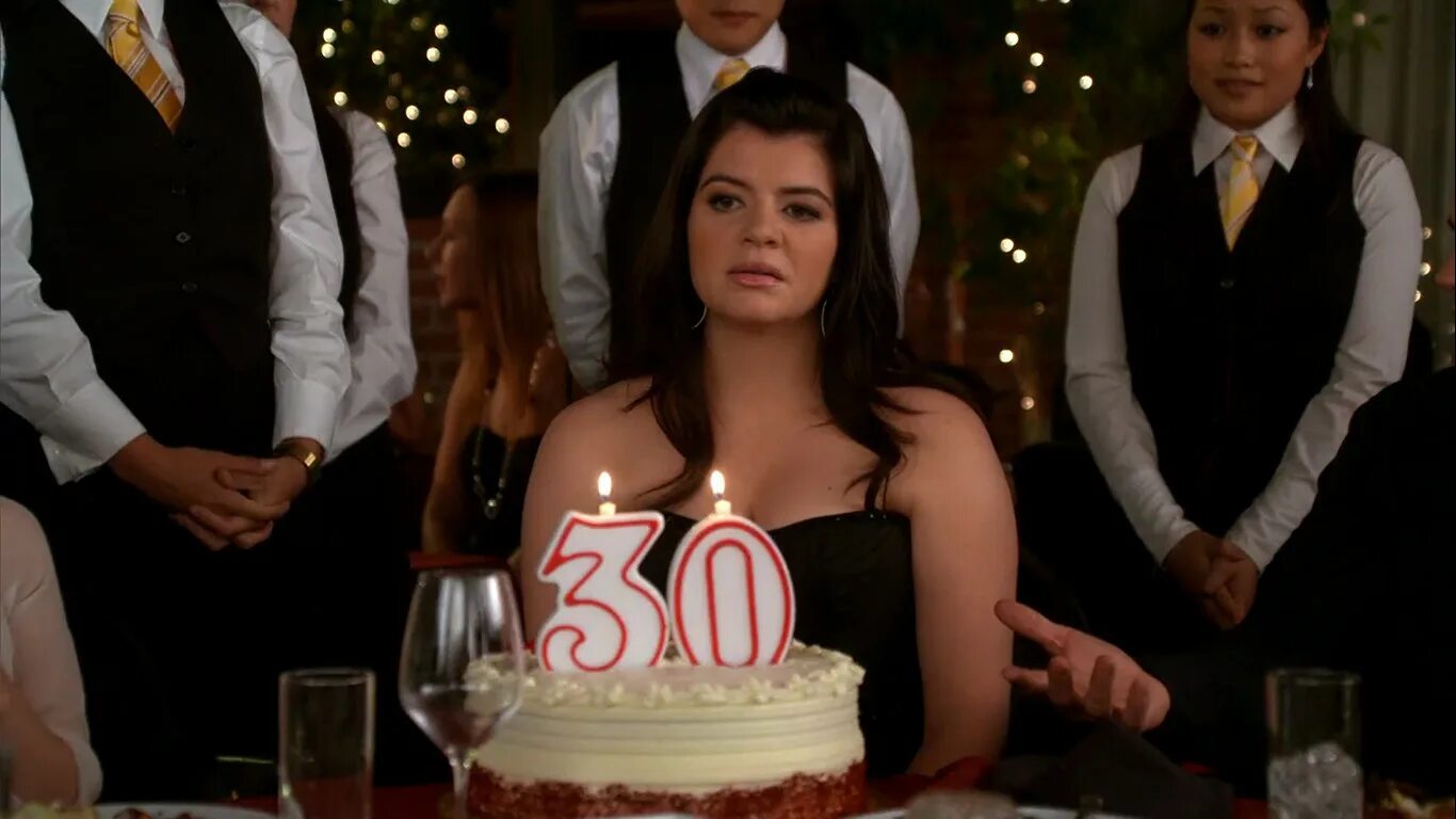 Гифы 30 лет. 30 гифка. 30 лет gif. день рождения в одиночестве.