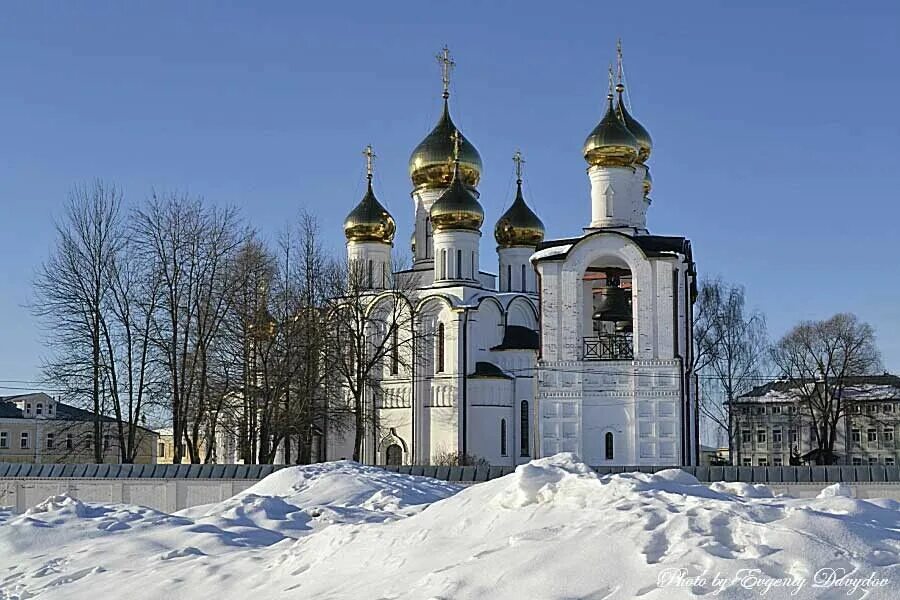 Переславль Залесский церквьзима. Монастыри Переславля-Залесского зима. Никольский монастырь Переславль зима.