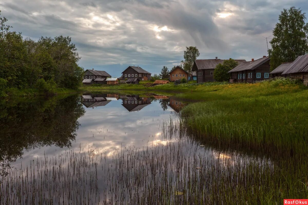 коттеджный поселок еланчик. осенний пейзаж тульская деревня. сельский клуб. лосиноостровские усадьбы щелковский район. старый заброшенный деревенский дом заросшая.