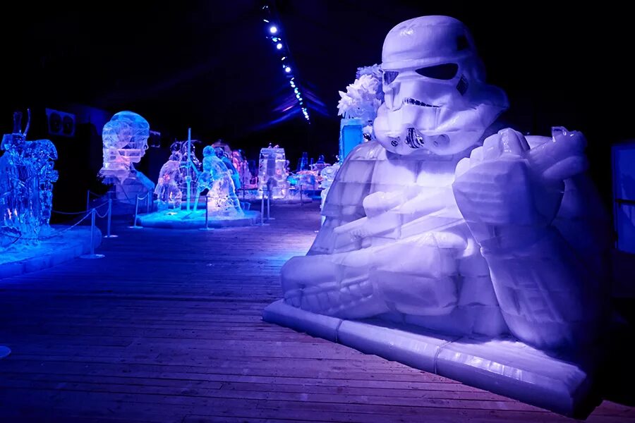 Ледовые войны. Ледяные скульптуры. Ледяные скульптуры с подсветкой. Подсветка ледяных фигур. Ледяная статуя.