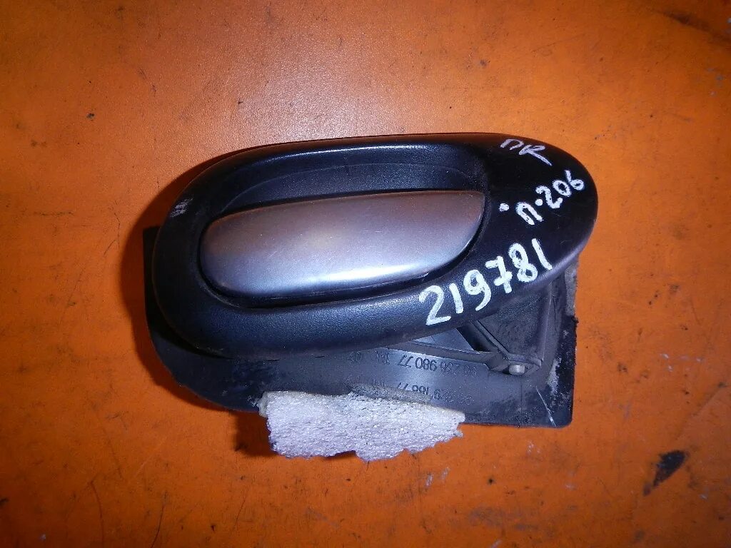 Ручка пежо 206. Пежо 206 98. Ручка пежо 206. Пежо 206 2001 год наружние ручки дверей. Пежо 206 дверь.