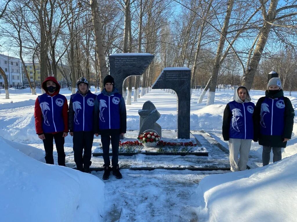 Школа 10 г Чапаевска Самарской области. Департамент культуры Чапаевск. Скорбящая мать Чапаевск. Чапаевск Самарская область.