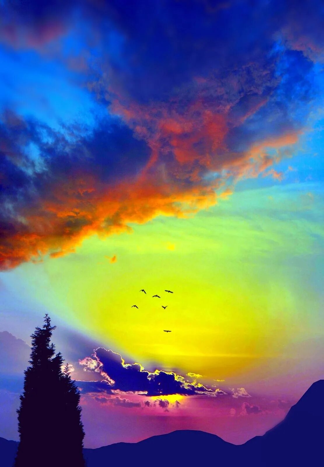 яркое красочное небо. яркое красочное небо. яркое красочное небо. красивое небо. небо солнце облака.